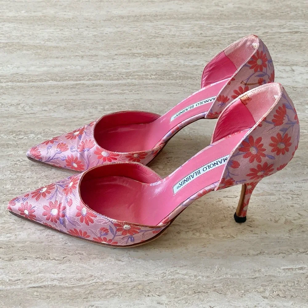 Vintage Manolo Blahnik Daisy Brocade D’orsay Pumps - Picture 4 of 9